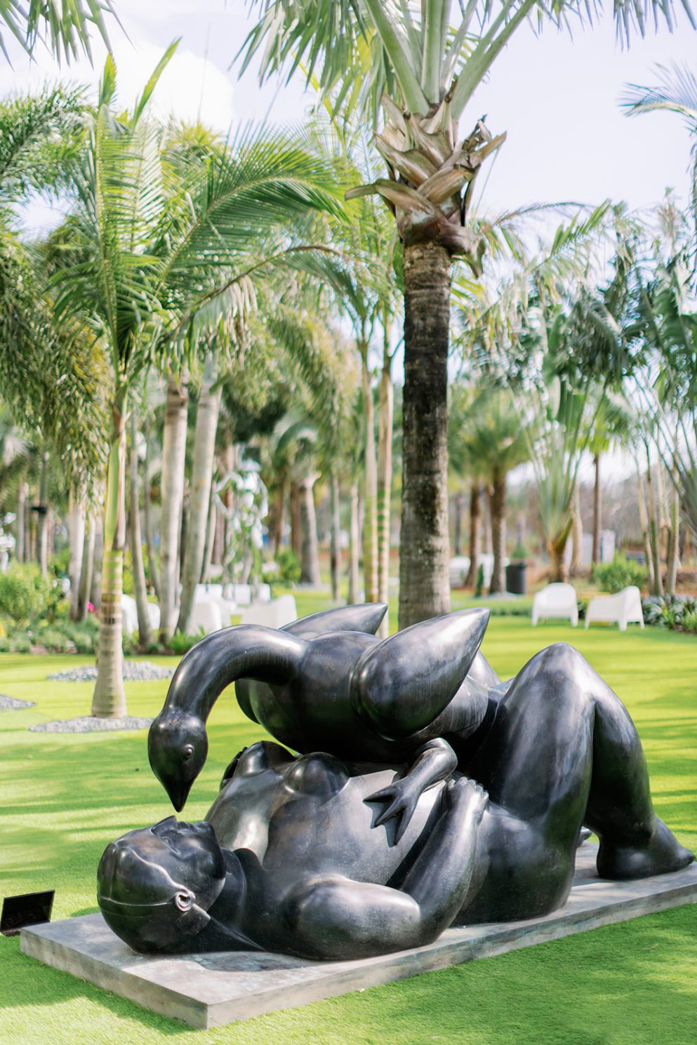 Leda and the Swan by Fernando Botero 1